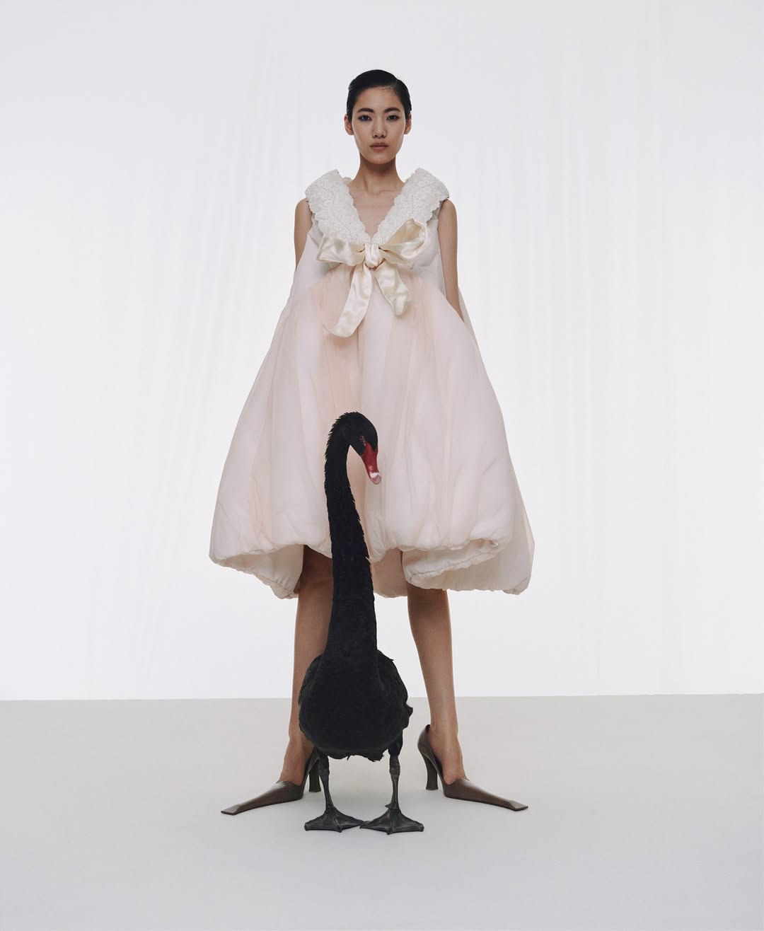 Produced by CINQ ETOILES PRODUCTIONS
HEJIA LI for ...