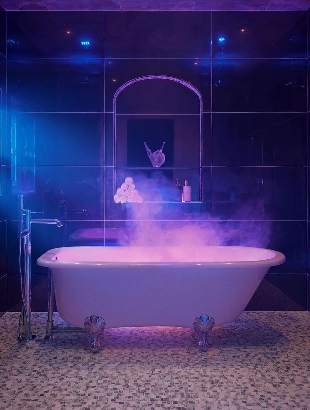 Airbnb Magazine |  Sep. 24