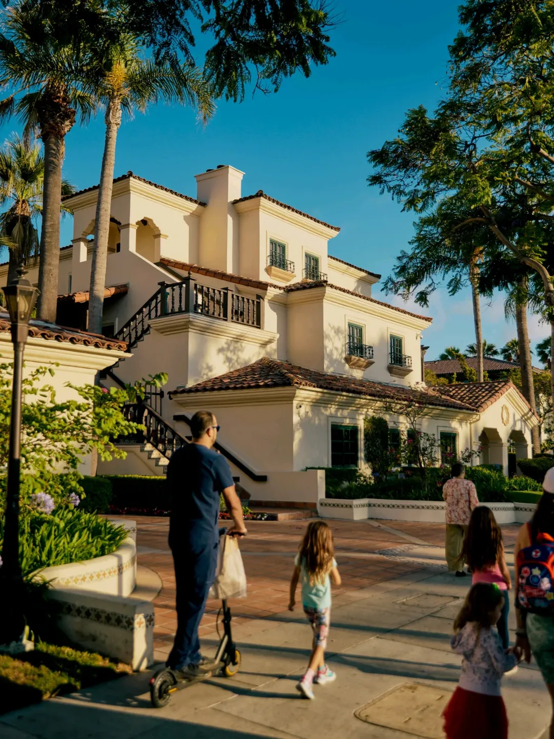 Lendlease |  Oct. 25