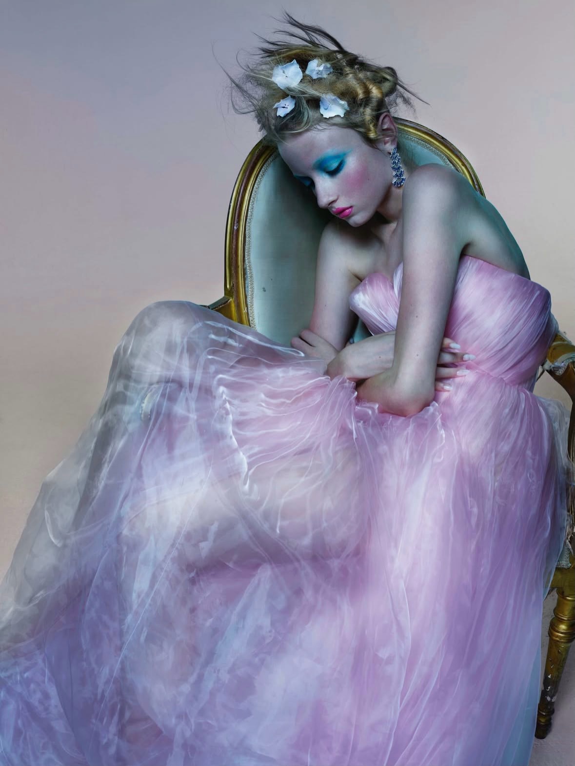 Art lives in movement, style lives in details.