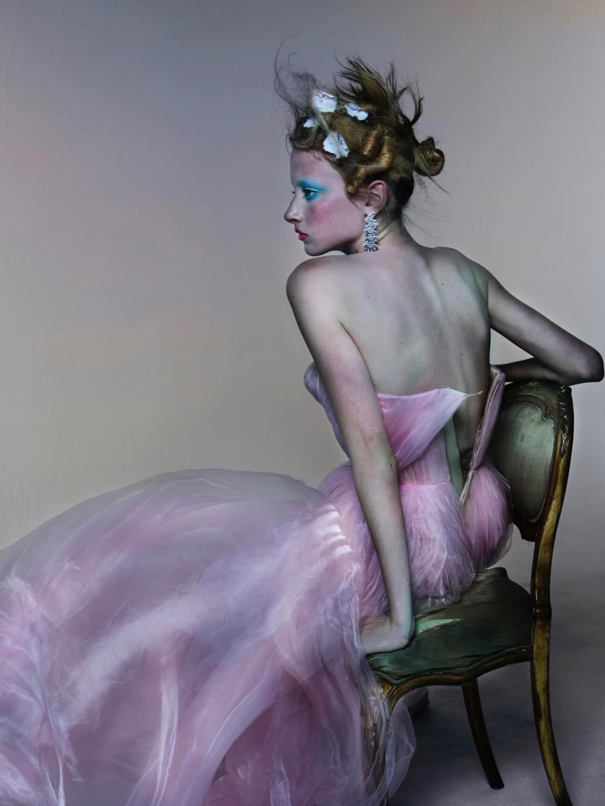 Art lives in movement, style lives in details.