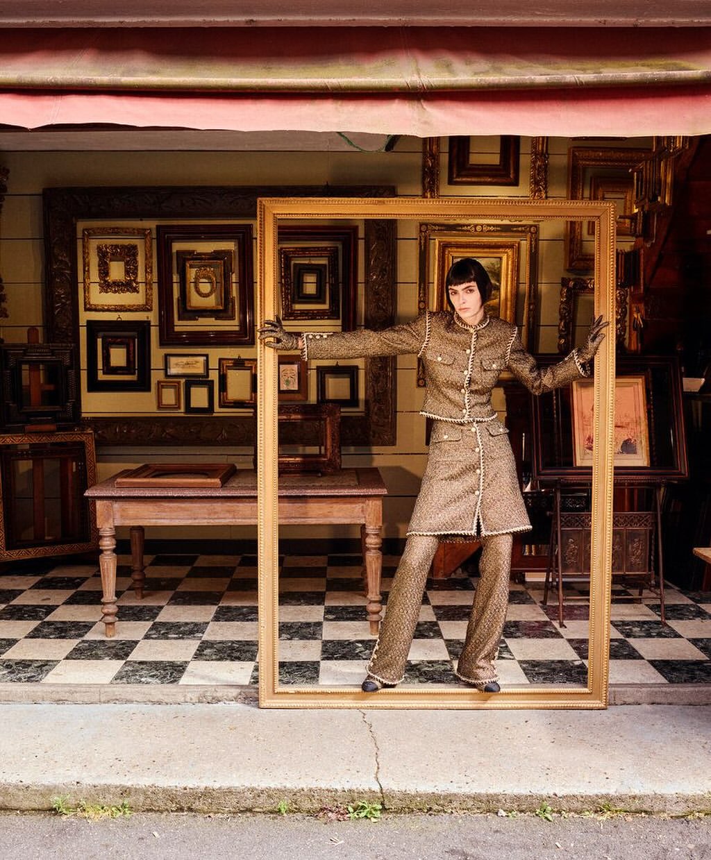 I love and live for @wa1i__ in Chanel  #JESUISCAST...