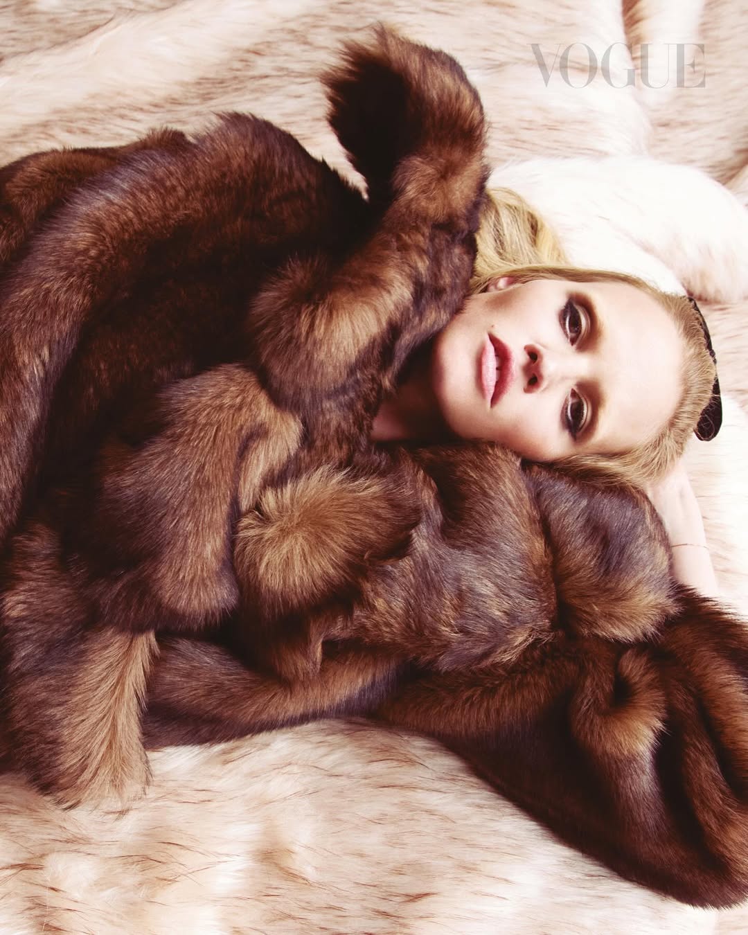VOGUE SINGAPORE SEPTEMBER ISSUE featuring LARA STO...