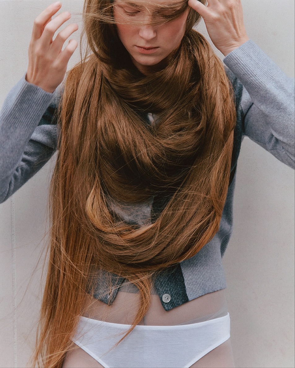 Lara Angelil (@laraangelil) photographs a visual t...