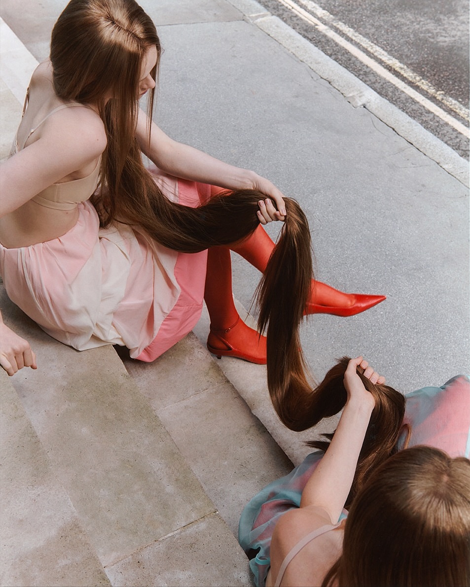 Lara Angelil (@laraangelil) photographs a visual t...