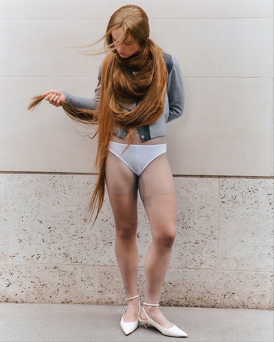 Lara Angelil (@laraangelil) photographs a visual t...
