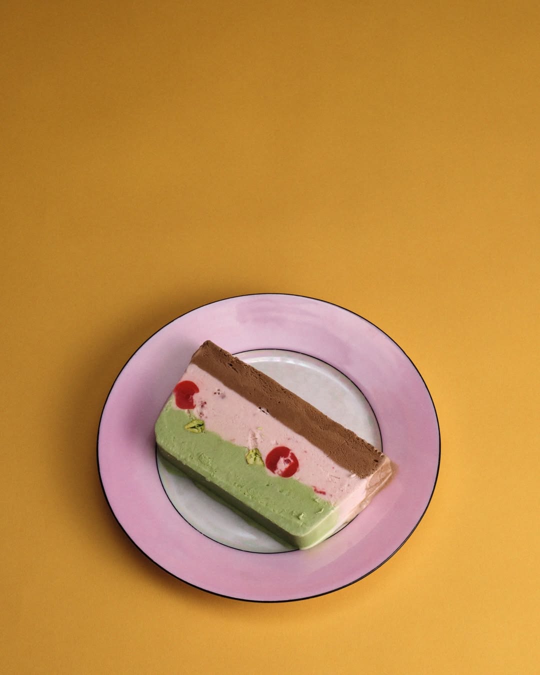 Lucia Bell-Epstein (@luuuuush) photographs for @re...