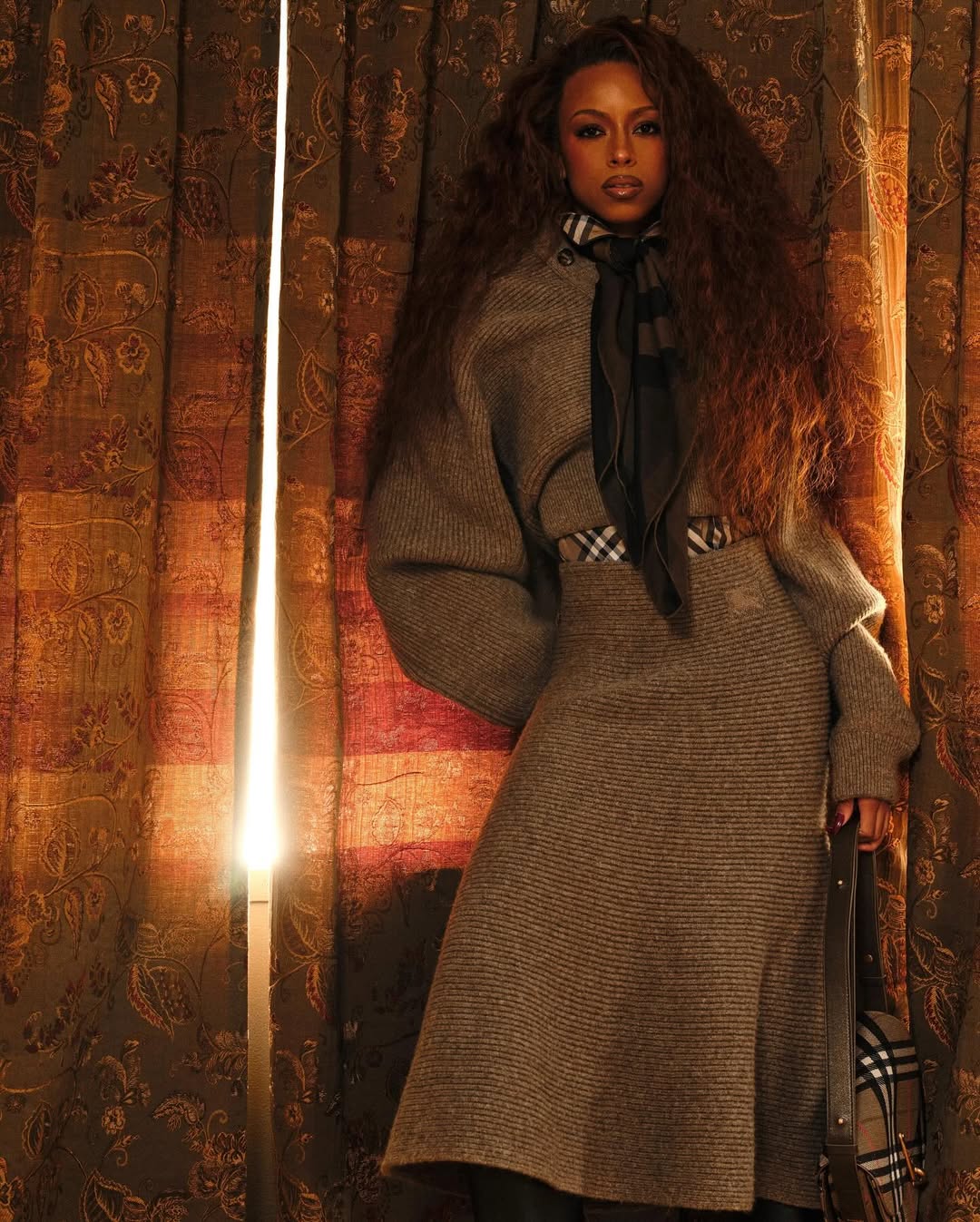@ravynlenae for the cover of @papermagazine photog...