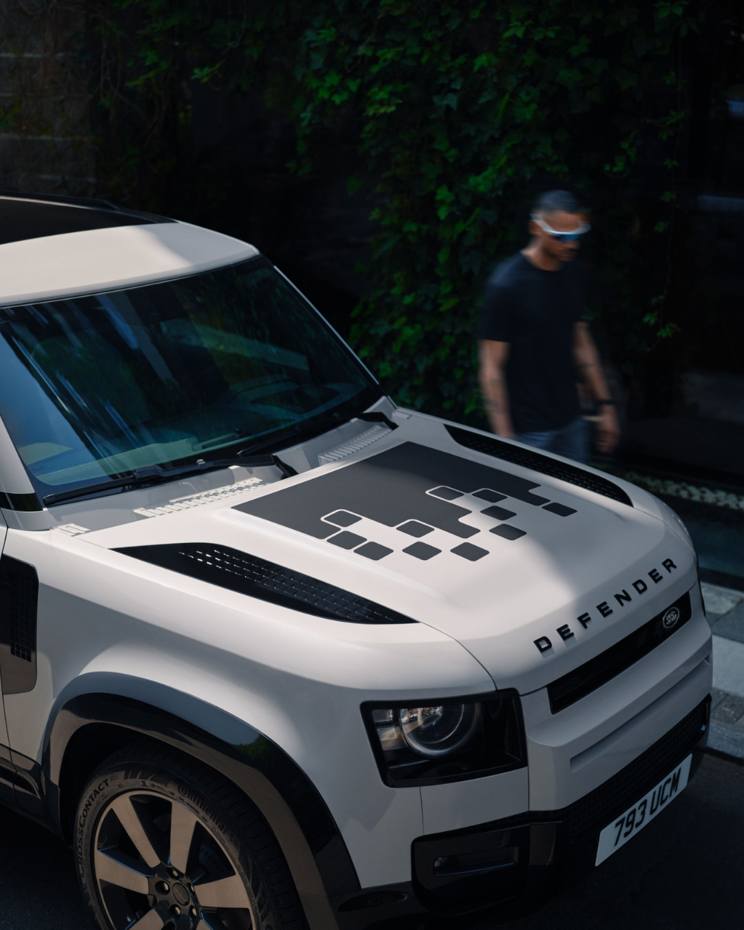 Land Rover |  Nov. 25