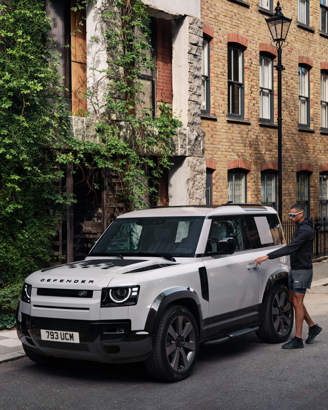 Land Rover |  Nov. 25