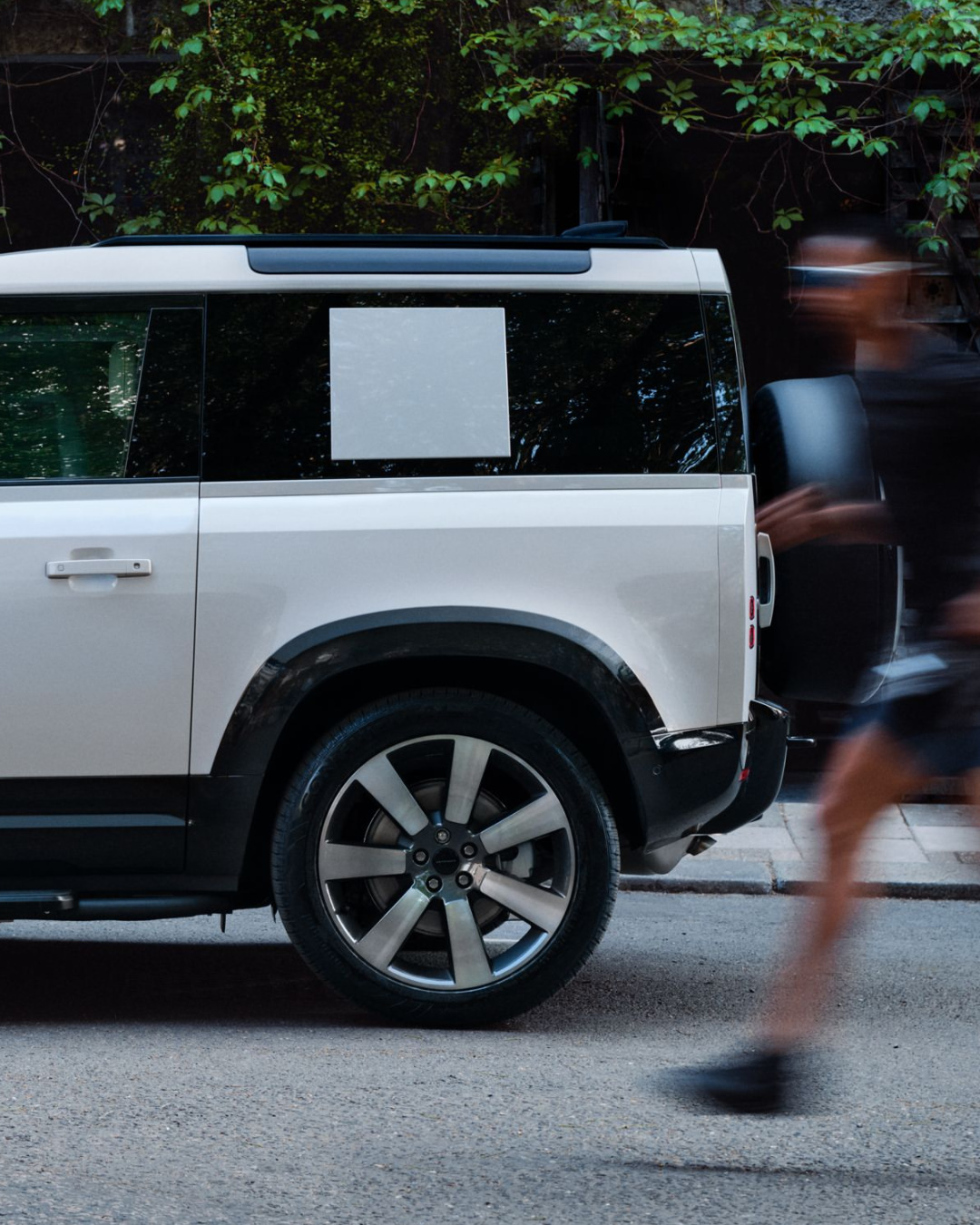 Land Rover |  Nov. 25