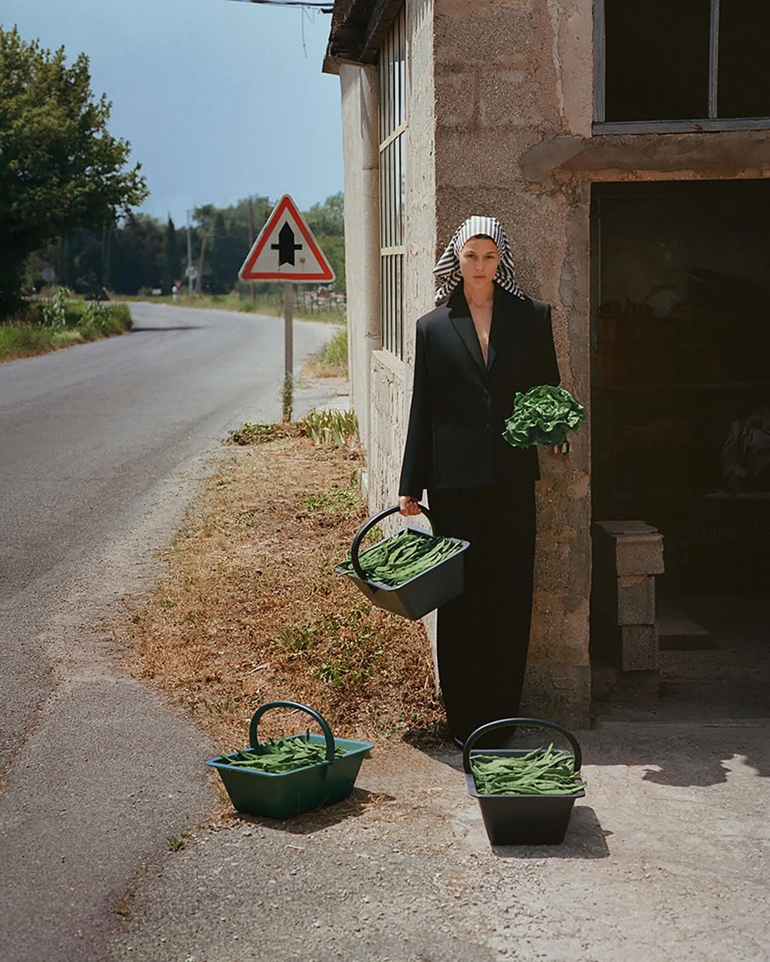 Finishing by TOUCH
for JACQUEMUS ~ Le Paysan
shot ...