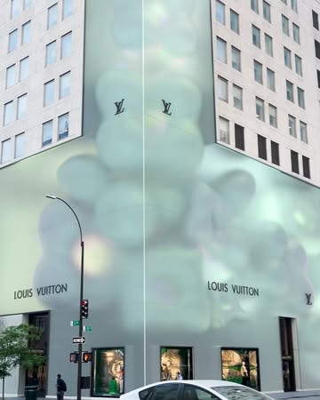 Louis Vuitton |  Dec. 25