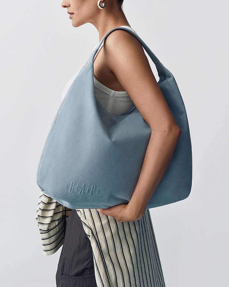Gap |  Aug. 25